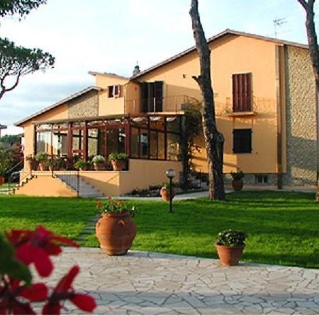 B&B Villa Acero Marina Di Carrara Bagian luar foto